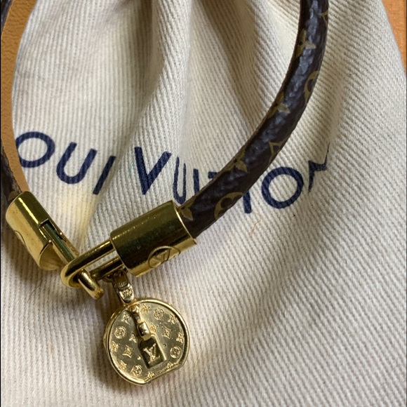 👗👛👜. Check out my closet👜👚👛 - Picture 17 of 17